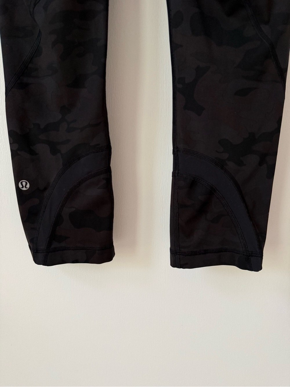 Lululemon Run: Inspire Crop II All Luxtreme Savasana Camo Black/Black - Picture 10 of 15